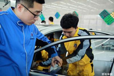 王牌專業(yè)全新升級！沈陽萬通汽車學(xué)?；馃嵴猩? />
</span>
<span id=
